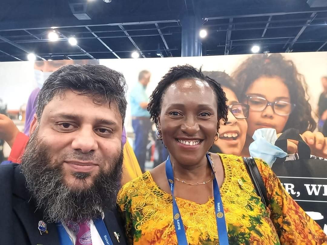 Dr. Ahmed Ejaz taking a selfie with a fellow Rotarian at the Houston convention