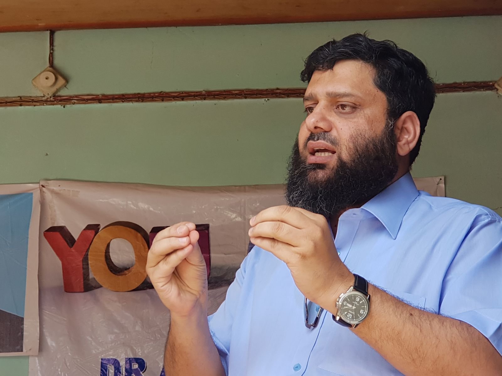 Dr. Ahmed Ejaz gesturing while teaching a group